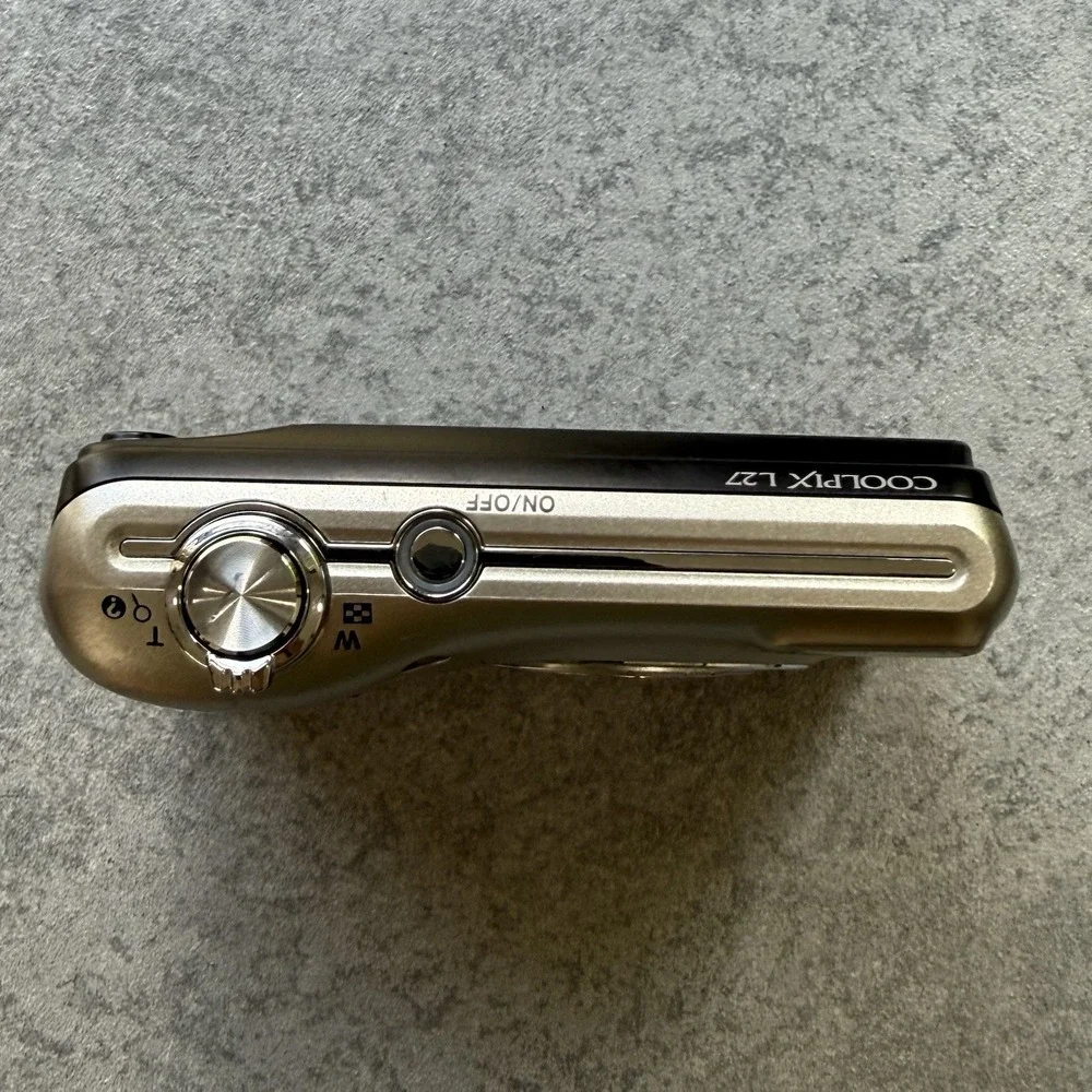 Nikon Coolpix L27 16.1MP Digital Camera Silver For Parts READ